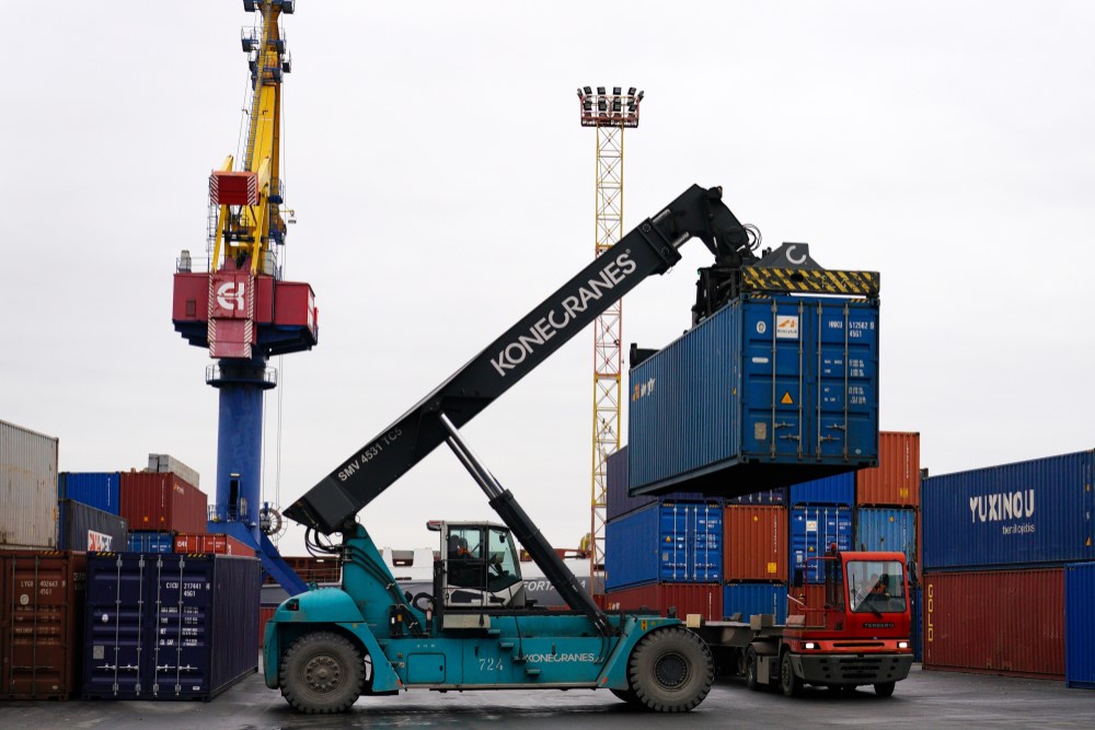 Грузы по-прежнему идут в Калининградскую область через Литву Грузы по-прежнему идут в Калининградскую область через Литву