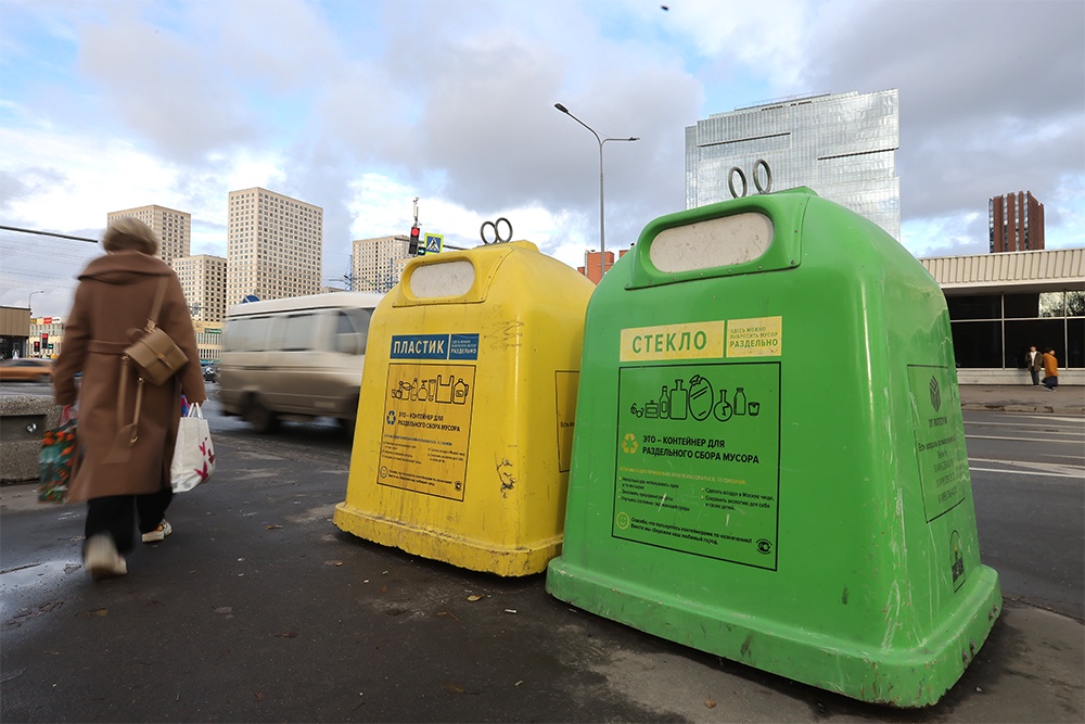 Зачем нужны желтые и зеленые контейнеры-колокола и какие бытовые отходы в них могут сдать москвичи Зачем нужны желтые и зеленые контейнеры-колокола и какие бытовые отходы в них могут сдать москвичи