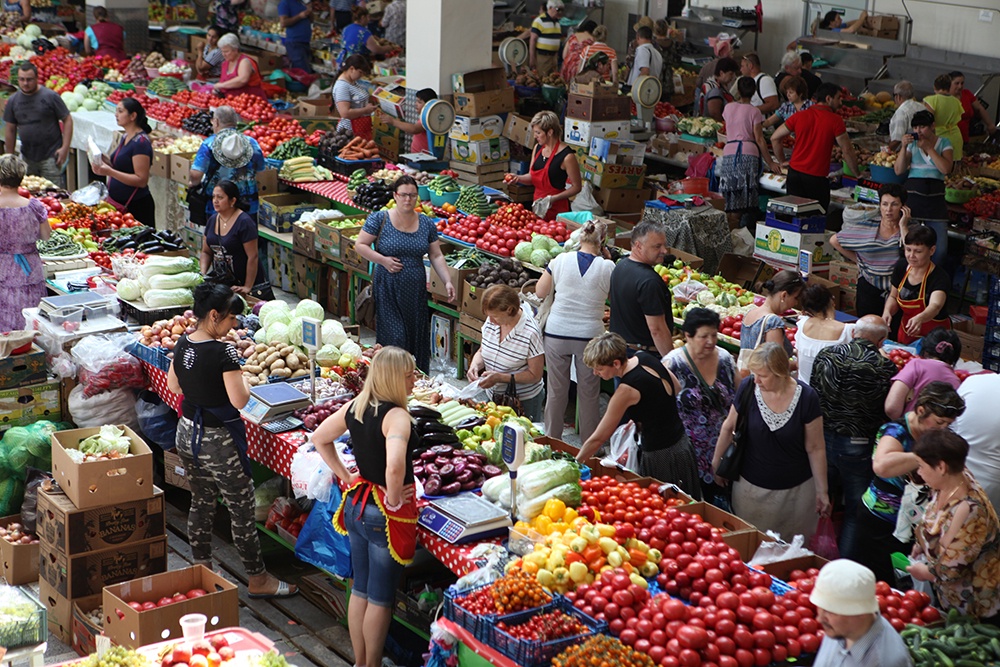 В Ростовской области планируют законодательно приравнять рынки к торговым центрам. В Ростовской области планируют законодательно приравнять рынки к торговым центрам.