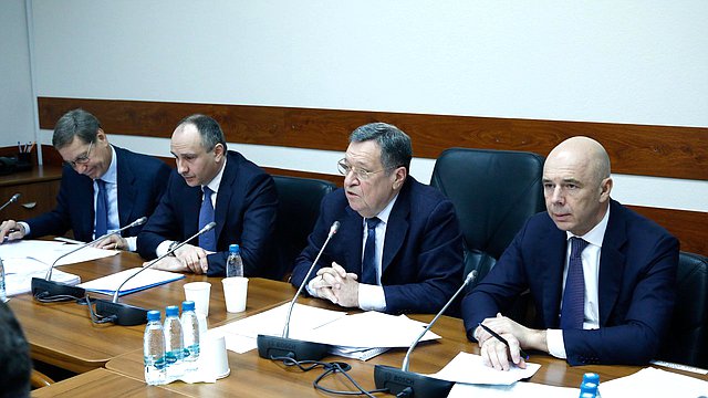 Комитет по бюджету и налогам одобрил в первом чтении поправки к закону о федеральном бюджете на 2025 год. Комитет по бюджету и налогам одобрил в первом чтении поправки к закону о федеральном бюджете на 2025 год.