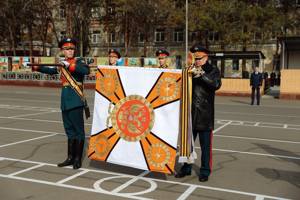 Дальневосточному военному училищу торжественно вручили Георгиевские знаменные ленты Дальневосточному военному училищу торжественно вручили Георгиевские знаменные ленты