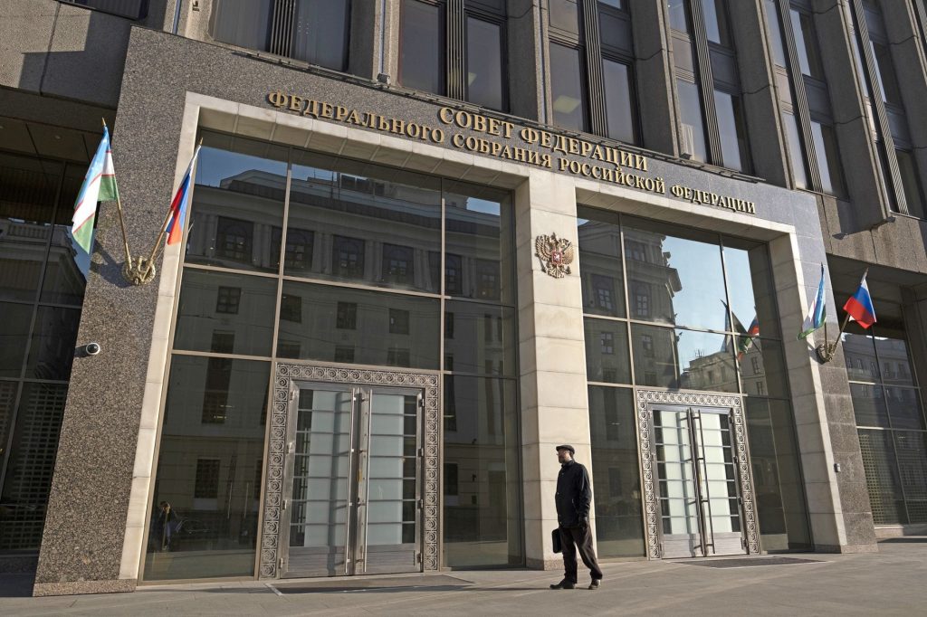 Сенаторы одобрили новые законы о защите трудовых прав Сенаторы одобрили новые законы о защите трудовых прав