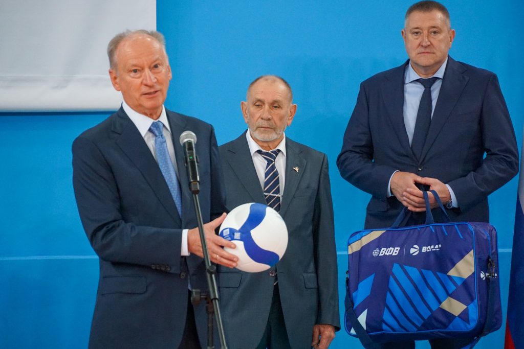 Патрушев на примере волейбольного мяча рассказал, как Россия справляется с санкциями – Российская газета. Патрушев на примере волейбольного мяча рассказал, как Россия справляется с санкциями – Российская газета.