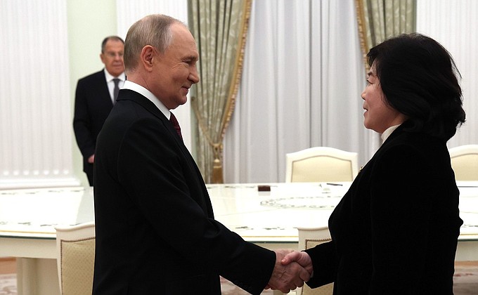 Переговоры Президента России с Министром иностранных дел КНДР Цой Сон Хи Переговоры Президента России с Министром иностранных дел КНДР Цой Сон Хи