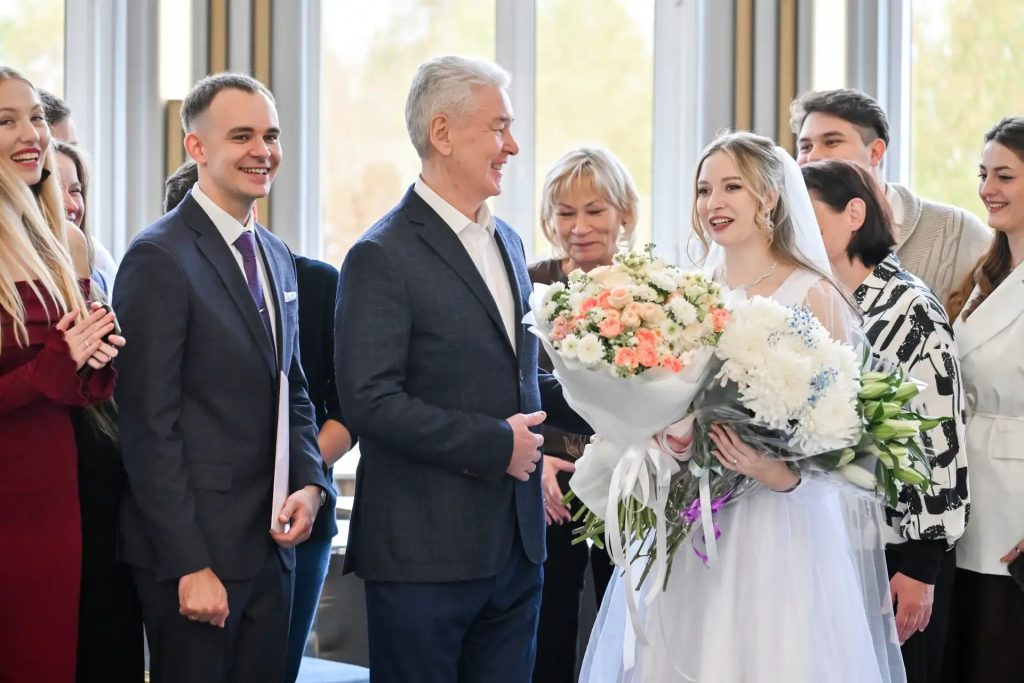 Сергей Собянин открыл новый Дворец бракосочетания в Митино. Сергей Собянин открыл новый Дворец бракосочетания в Митино.