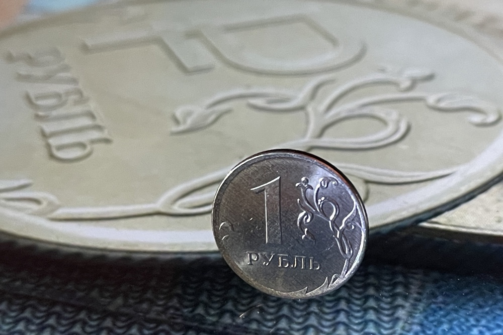 ЦБ предложил россиянам хранить средства в рублевых вкладах. ЦБ предложил россиянам хранить средства в рублевых вкладах.