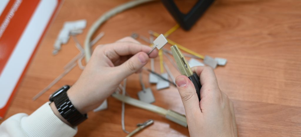 Пензенские ученые усовершенствовали установку для нанесения оксидных диэлектрических покрытий на детали из металлов и сплавов Пензенские ученые усовершенствовали установку для нанесения оксидных диэлектрических покрытий на детали из металлов и сплавов