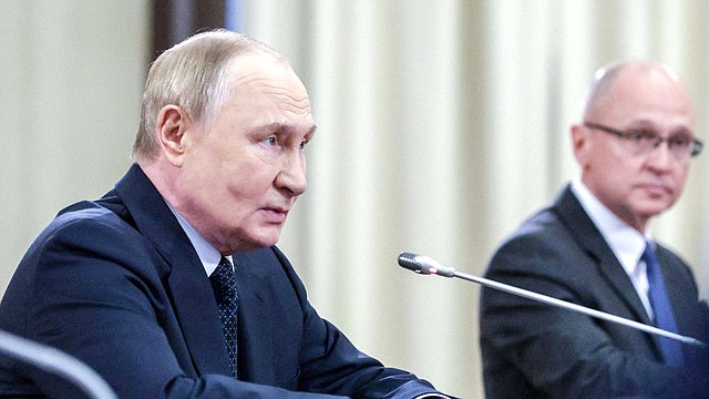 Путин: решения Госдумы должны учитывать влияние на жизни семей с детьми. Путин: решения Госдумы должны учитывать влияние на жизни семей с детьми.