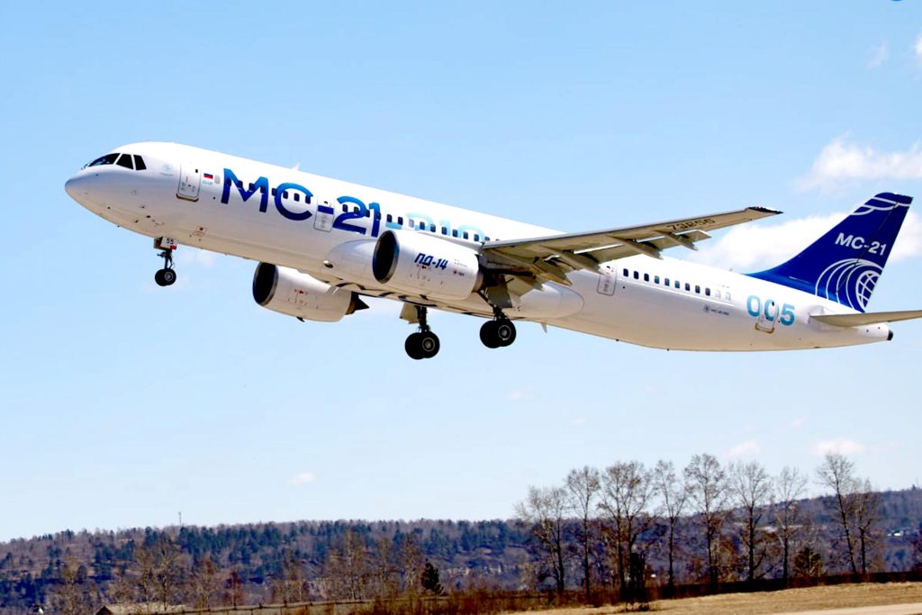 Полностью импортозамещенный МС-21 может взлететь в октябре. Полностью импортозамещенный МС-21 может взлететь в октябре.