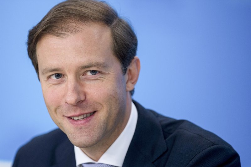 Мантуров: Почти все брошенные иностранцами автозаводы работают в РФ Мантуров: Почти все брошенные иностранцами автозаводы работают в РФ