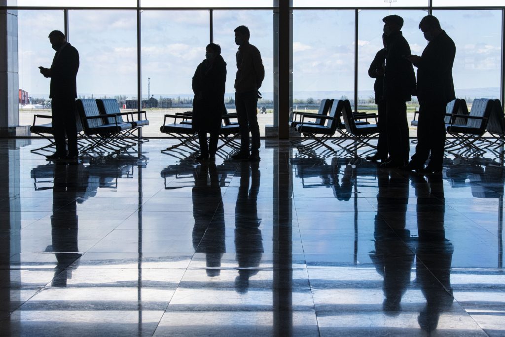 С 1 сентября опоздавшим на рейс не требуется приобретать новый билет – Российская газета. С 1 сентября опоздавшим на рейс не требуется приобретать новый билет – Российская газета.