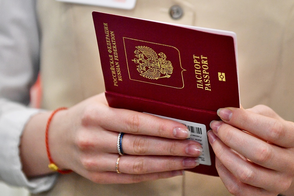 Туристка с Урала отсудила 100 тысяч рублей из-за кляксы в загранпаспорте. Туристка с Урала отсудила 100 тысяч рублей из-за кляксы в загранпаспорте.