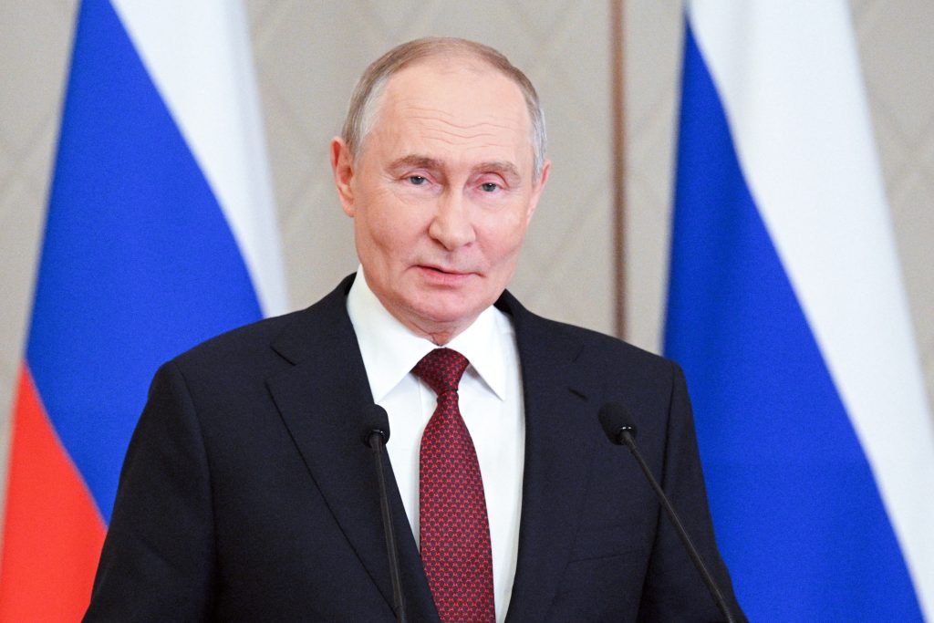 Путин с улыбкой отметил, что электричество не берется из розетки. Путин с улыбкой отметил, что электричество не берется из розетки.