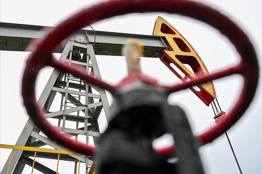 Европарламент одобрил прекращение импорта российской нефти и газа. Европарламент одобрил прекращение импорта российской нефти и газа.