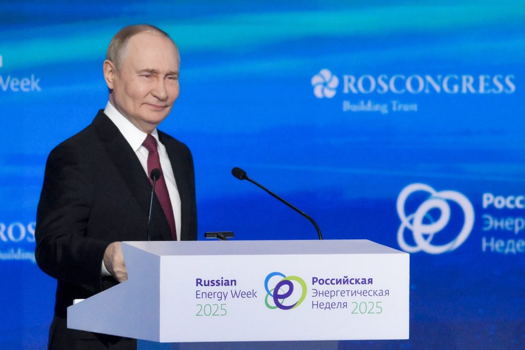 Прямая трансляция: Владимир Путин выступает на “Российской энергетической неделе”. Прямая трансляция: Владимир Путин выступает на “Российской энергетической неделе”.