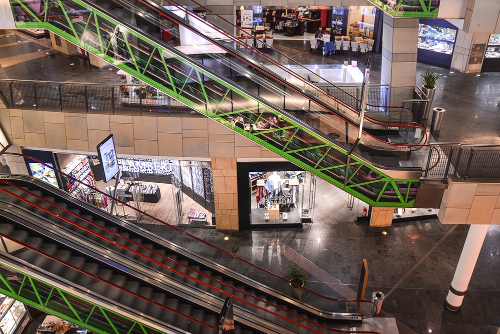 Ввод новых торговых центров откладывается, несмотря на активное строительство Ввод новых торговых центров откладывается, несмотря на активное строительство