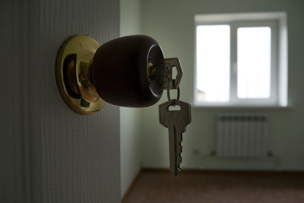 Студенческая семья в Луганске получила квартиру в университетском общежитии имени Даля Студенческая семья в Луганске получила квартиру в университетском общежитии имени Даля