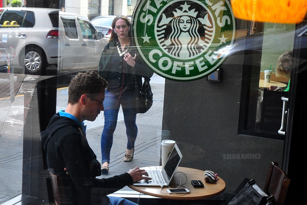 Роспатент зарегистрировал товарный знак Starbucks до 2034 года Роспатент зарегистрировал товарный знак Starbucks до 2034 года