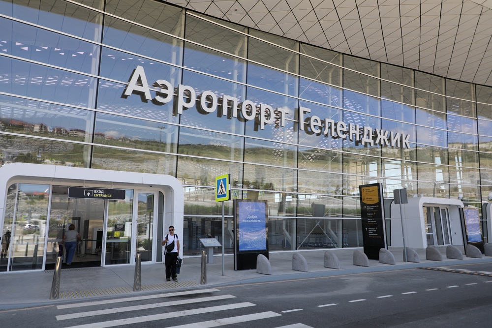 В Геленджике идет отражение атаки БПЛА, аэропорт курорта закрыт В Геленджике идет отражение атаки БПЛА, аэропорт курорта закрыт