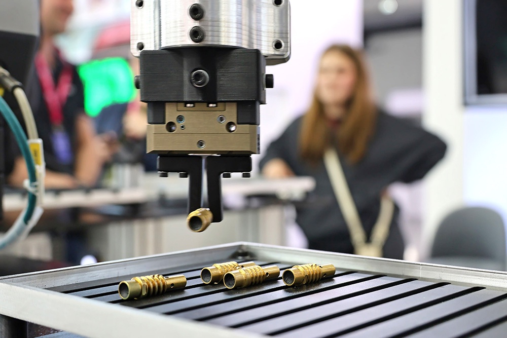 На Южном Урале намерены “трудоустроить” пять тысяч робототехнических комплексов На Южном Урале намерены “трудоустроить” пять тысяч робототехнических комплексов