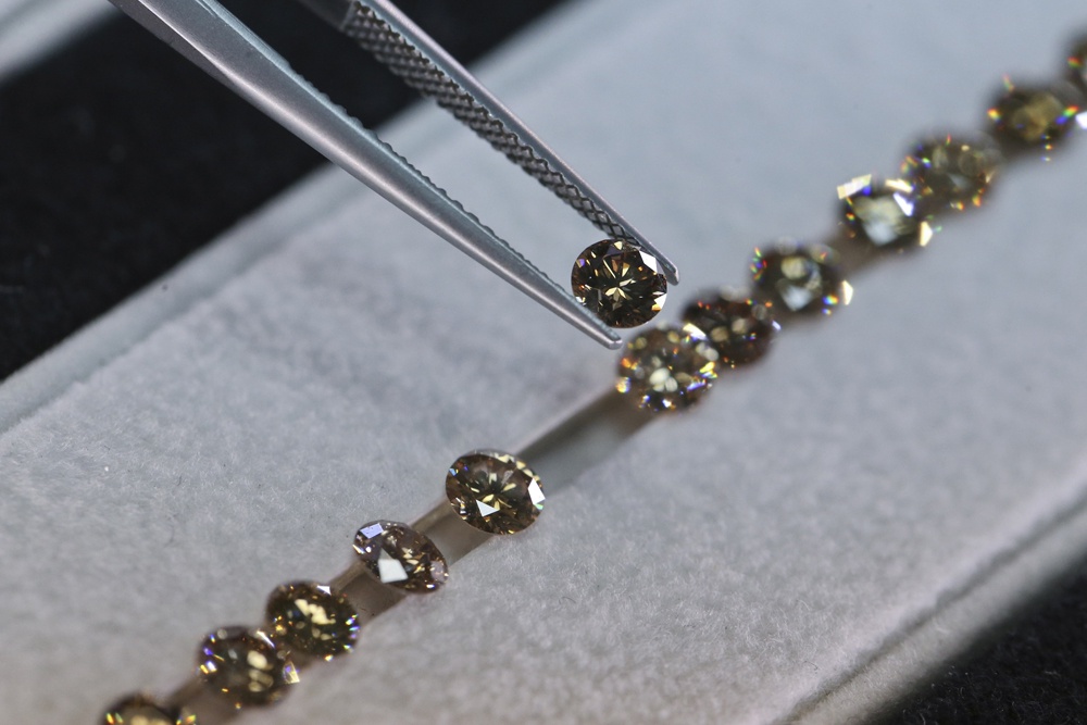 Поставки алмазов из России в Индию в августе выросли вдвое Поставки алмазов из России в Индию в августе выросли вдвое