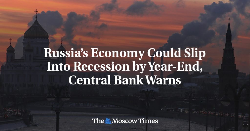 Центробанк предупреждает о возможной рецессии в экономике России к концу года