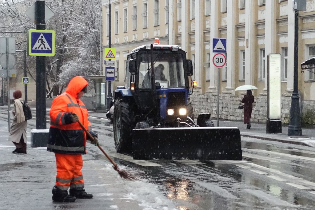 Первый снег в Москве: Ситуация на дорогах под контролем, снегосплавные пункты готовы к зиме Первый снег в Москве: Ситуация на дорогах под контролем, снегосплавные пункты готовы к зиме