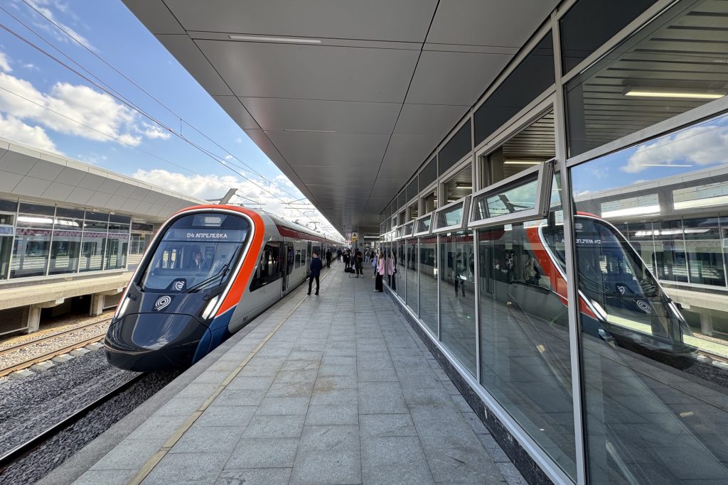 На железнодорожных путях и переходах установят камеры