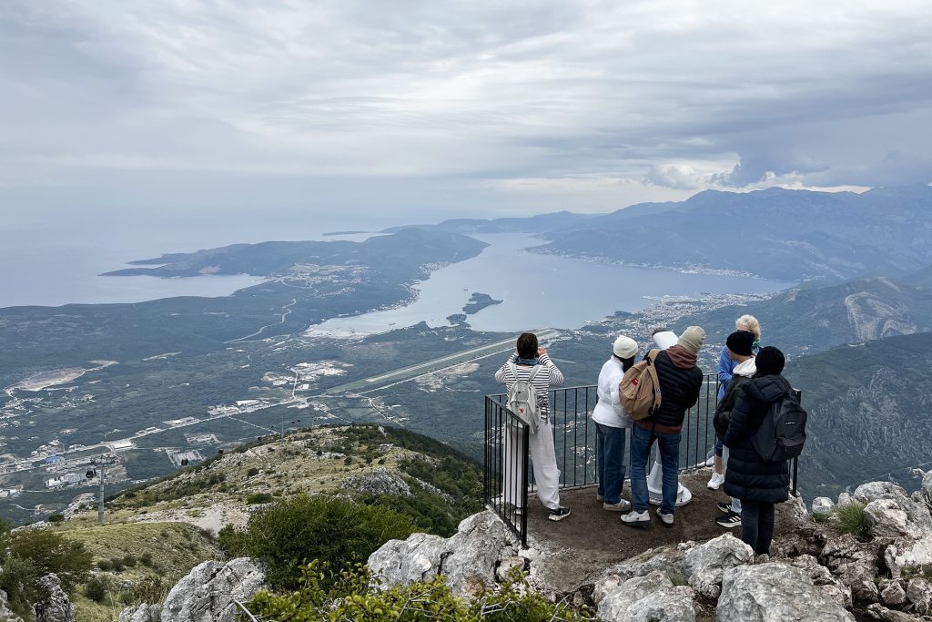 Удар по своей туротрасли. Эксперт рассказал, сколько туристов из РФ потеряет Черногория после введения виз