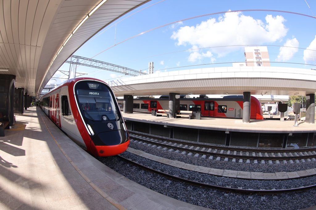 На перегоне Шамары-Кордон восстановлено движение поездов после пожара