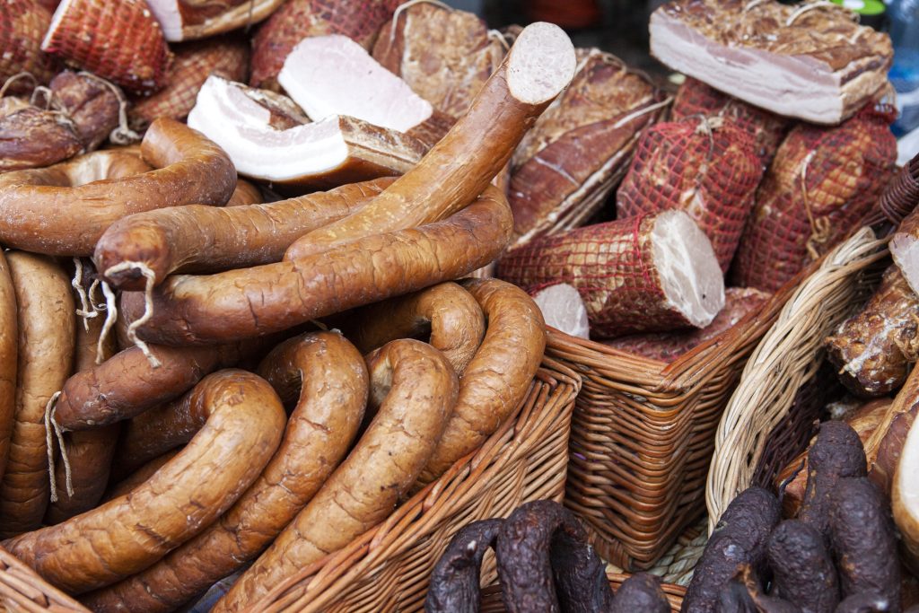 “Ищите код”. Начался эксперимент по маркировке колбас, сосисок и прочей мясной продукции