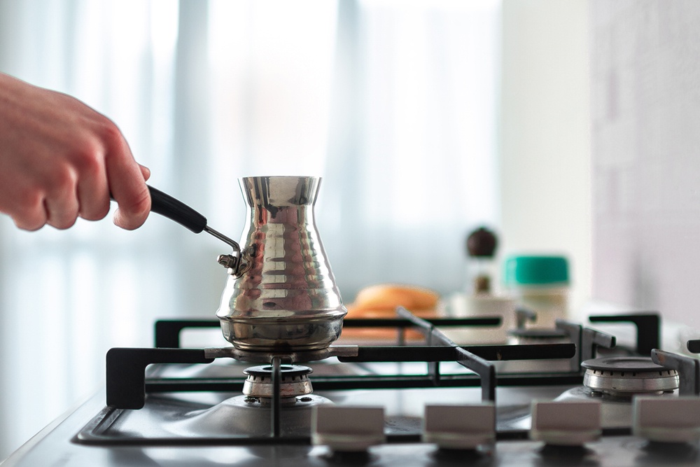 Россияне стали чаще пить кофе дома Россияне стали чаще пить кофе дома