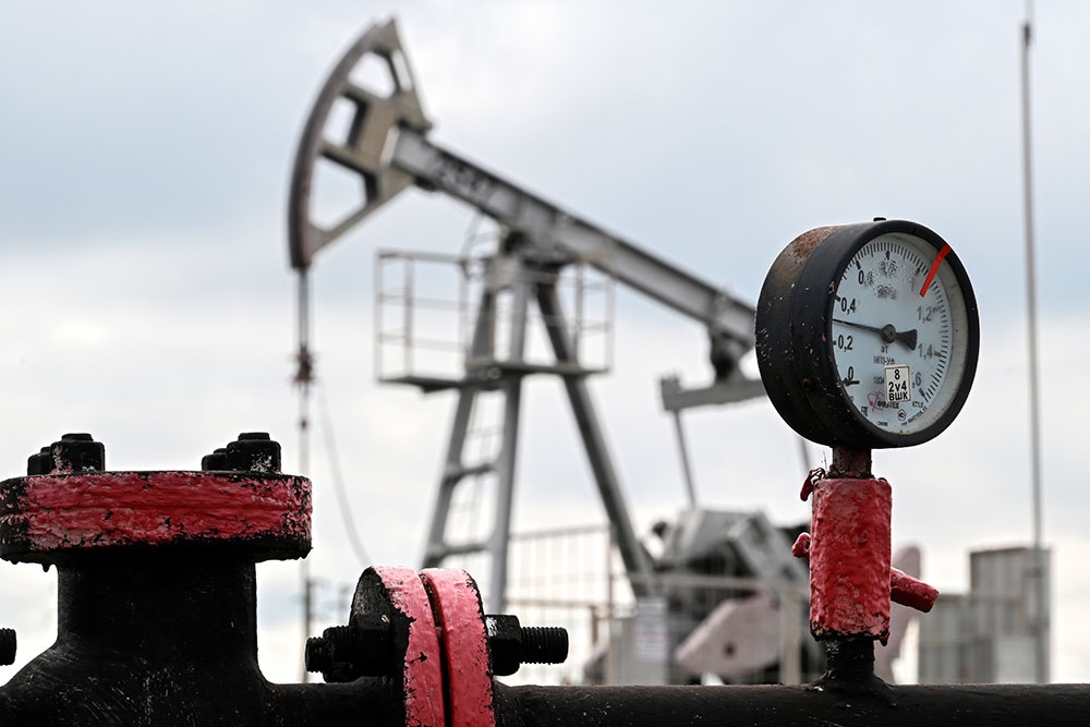 Россия и ОПЕК+ договорились о росте добычи нефти в декабре Россия и ОПЕК+ договорились о росте добычи нефти в декабре