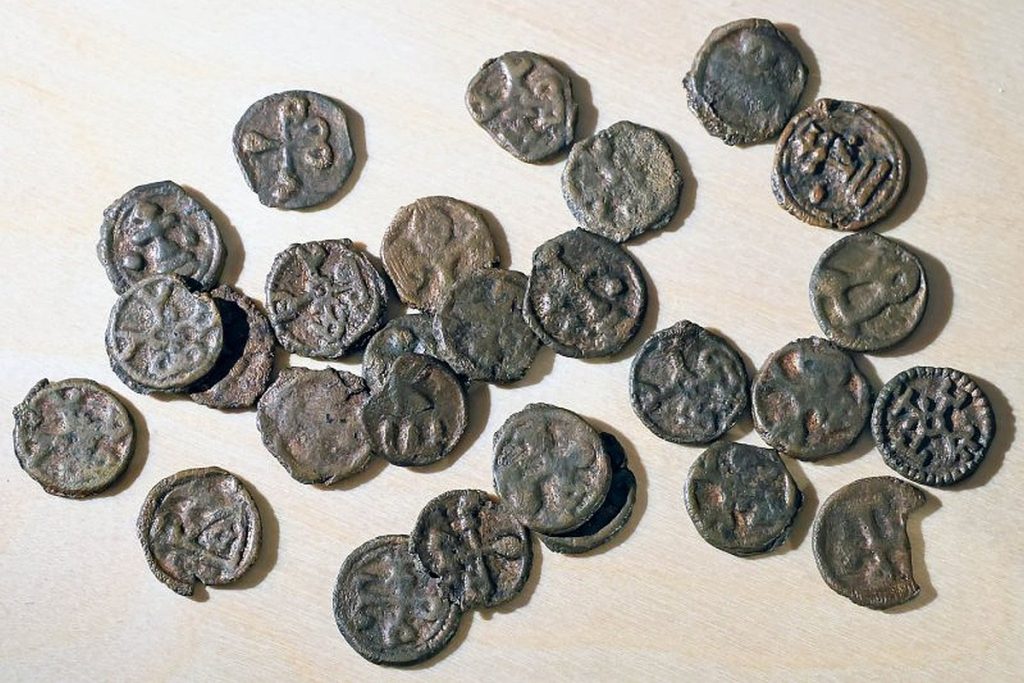 Заначки толстосумов и кошельки солдат Боспора 20 лет “вскрывал” ученый с Урала