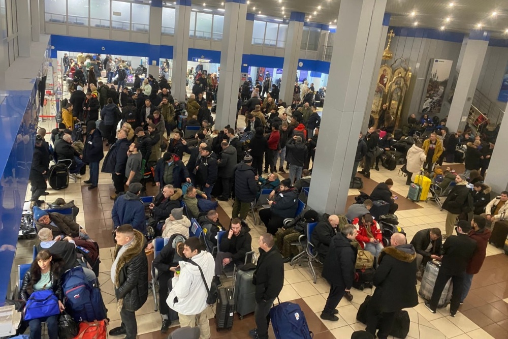 Более 700 пассажиров не могут улететь из аэропорта Норильска из-за шторма Более 700 пассажиров не могут улететь из аэропорта Норильска из-за шторма