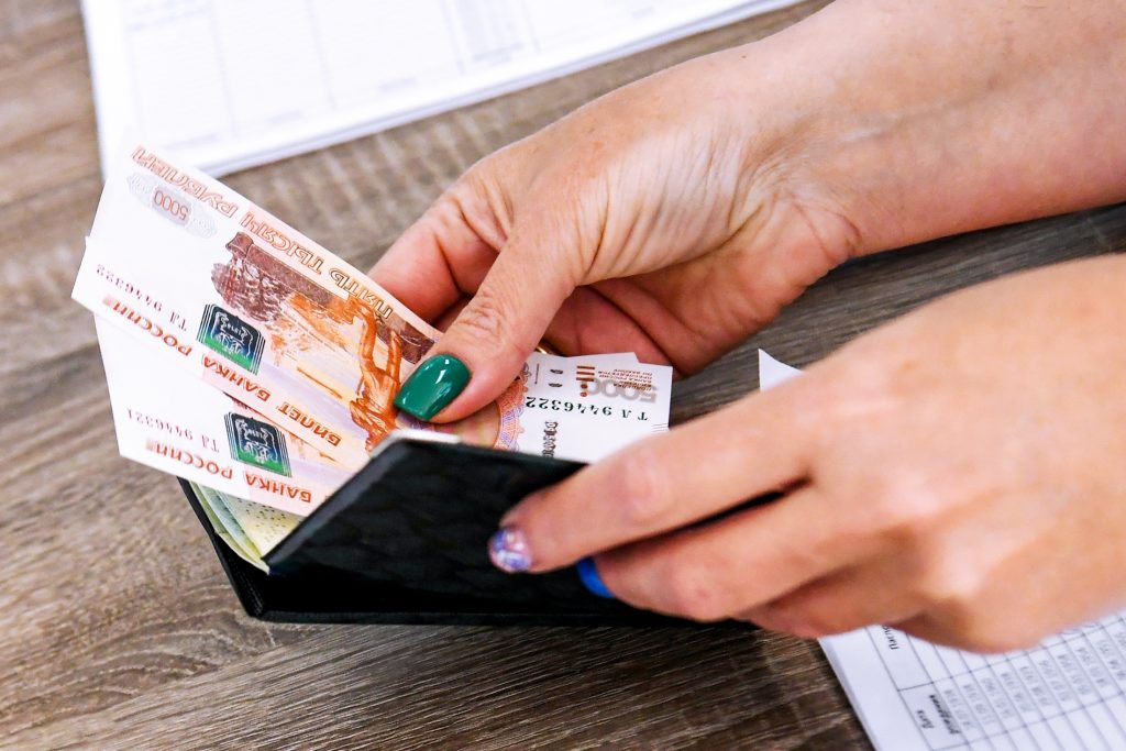 Кому ждать повышения зарплаты в 2026 году? Мнения экспертов и советы платформенным работникам