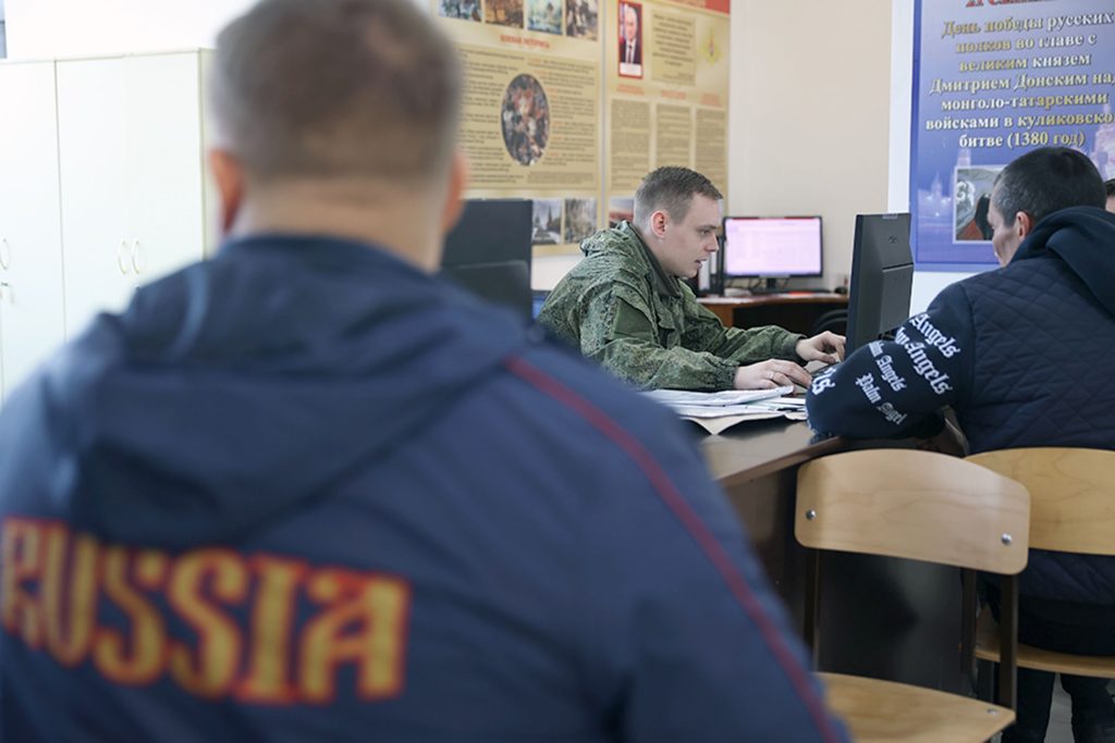 Мишустин расширил перечень получателей компенсаций вместо пенсий за выслугу лет Мишустин расширил перечень получателей компенсаций вместо пенсий за выслугу лет