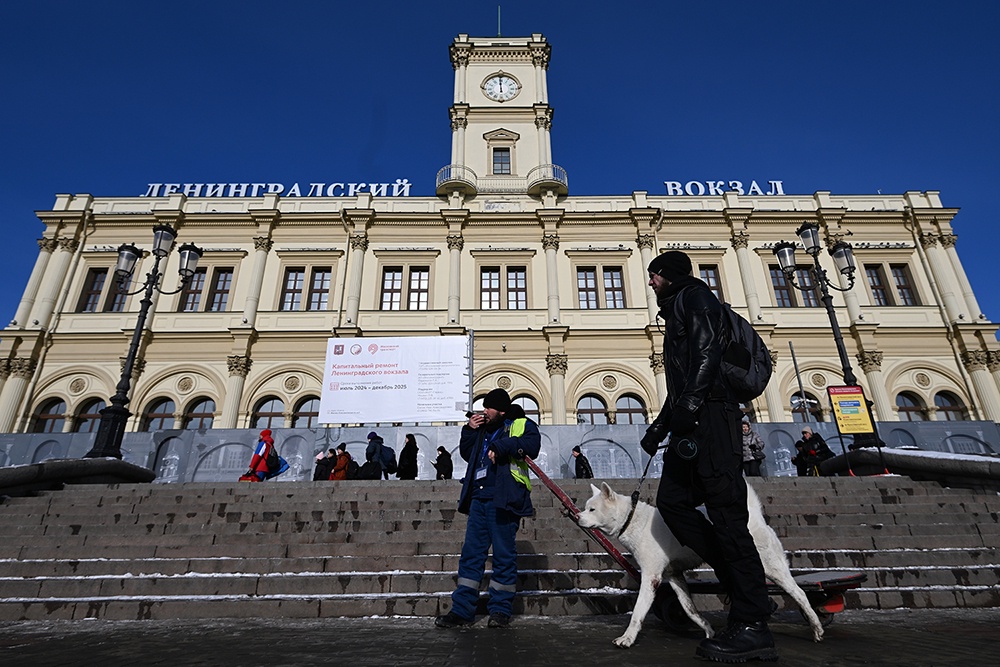 На Ленинградском вокзале начинается ремонт платформ. Как теперь проходить к поездам и за сколько лучше приехать На Ленинградском вокзале начинается ремонт платформ. Как теперь проходить к поездам и за сколько лучше приехать