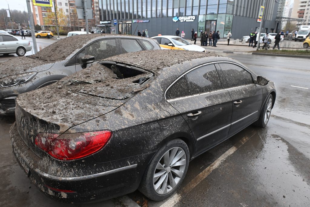Обрушение “Снежкома”: Как владельцы пострадавших машин могут получить выплаты