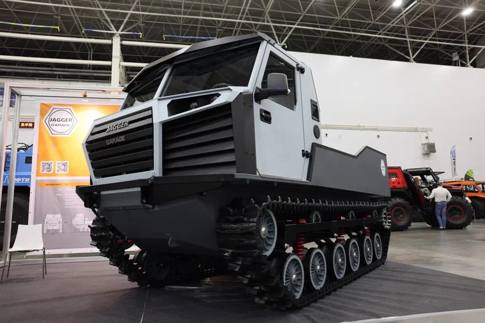 Рекордная скорость на плаву и управление с “автоматом”. В парке “Патриот” показали “Шишигу из будущего” Рекордная скорость на плаву и управление с “автоматом”. В парке “Патриот” показали “Шишигу из будущего”