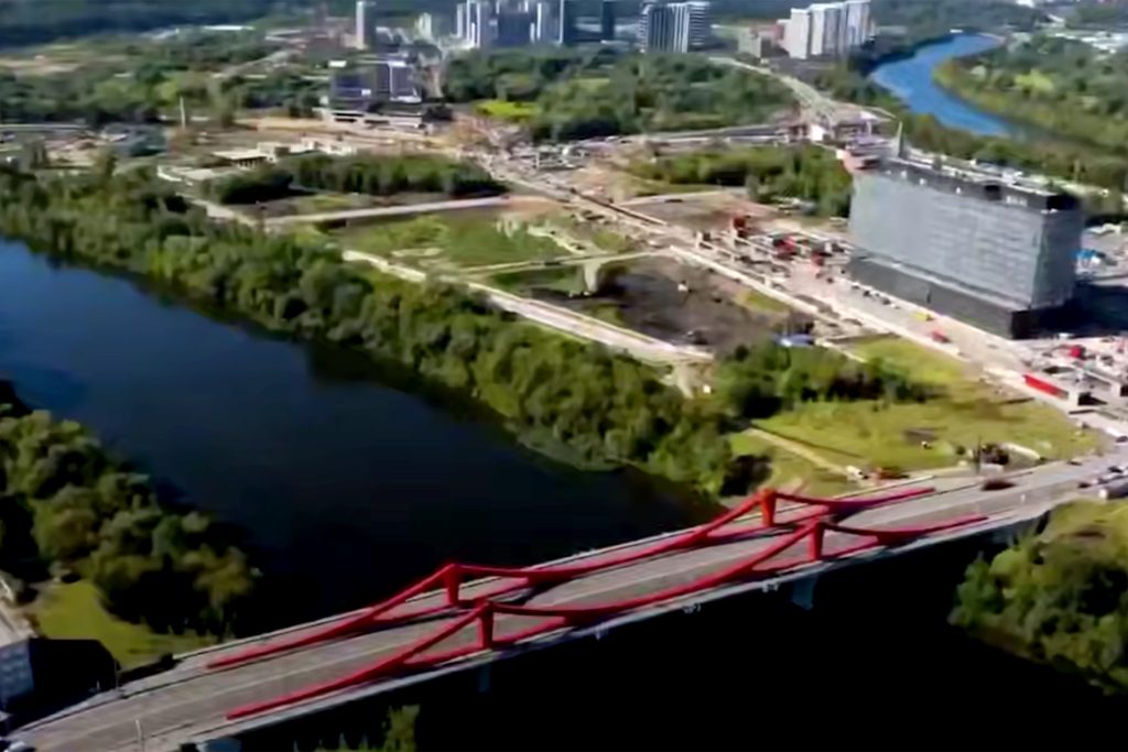 Москва отмечает день мостов. Показываем самые яркие из них Москва отмечает день мостов. Показываем самые яркие из них