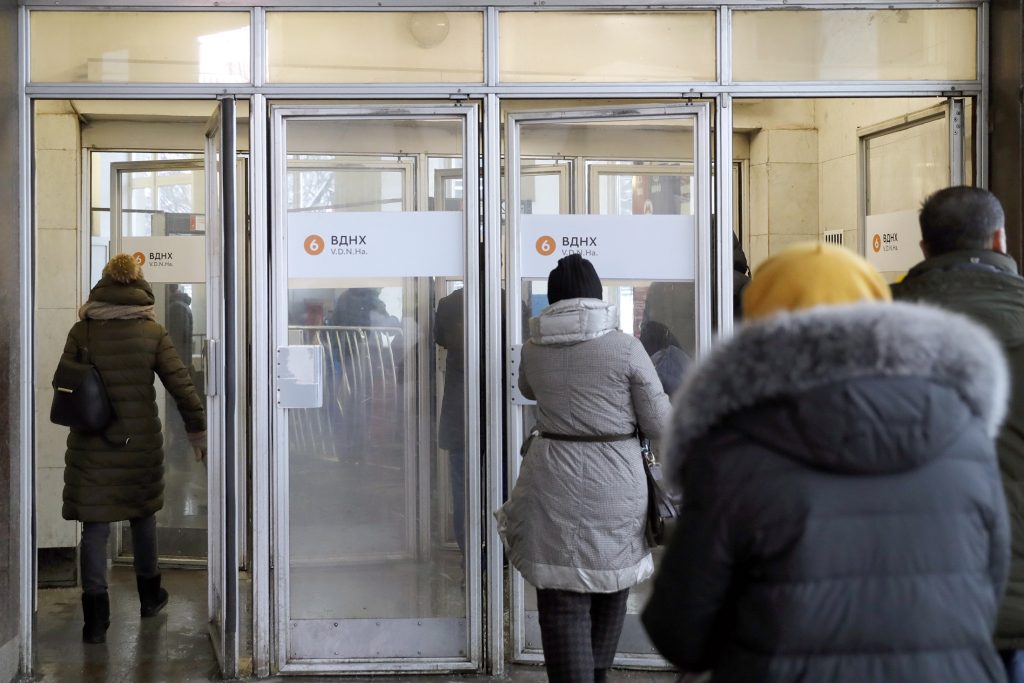 Вторые двери в метро и инфракрасные обогреватели на станциях: Как столичный транспорт готовится к зиме