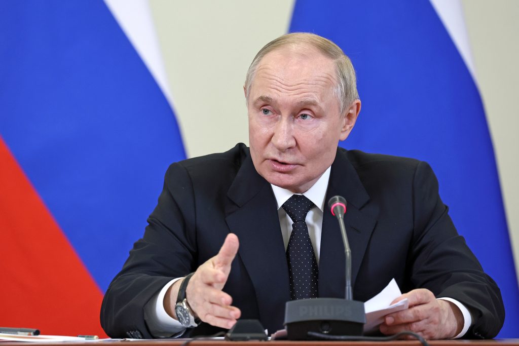 Допфинансирование нацпроектов и поддержка участников СВО: Путин одобрил корректировку параметров федерального бюджета-2025 Допфинансирование нацпроектов и поддержка участников СВО: Путин одобрил корректировку параметров федерального бюджета-2025