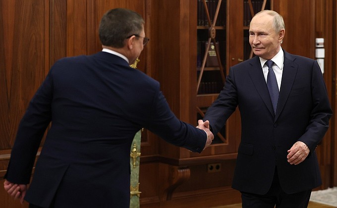 Переговоры с Владимиром Якушевым, секретарём генсовета партии «Единая Россия» Переговоры с Владимиром Якушевым, секретарём генсовета партии «Единая Россия»