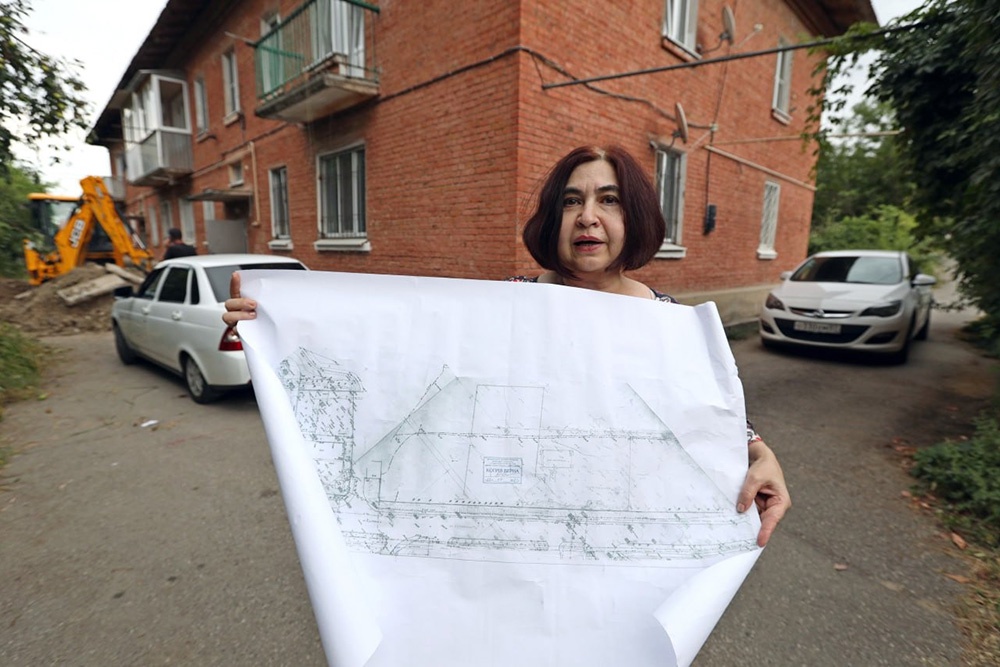 В Нальчике жильцы многоквартирного дома при поддержке “РГ” заставили власти подключить его к канализации В Нальчике жильцы многоквартирного дома при поддержке “РГ” заставили власти подключить его к канализации