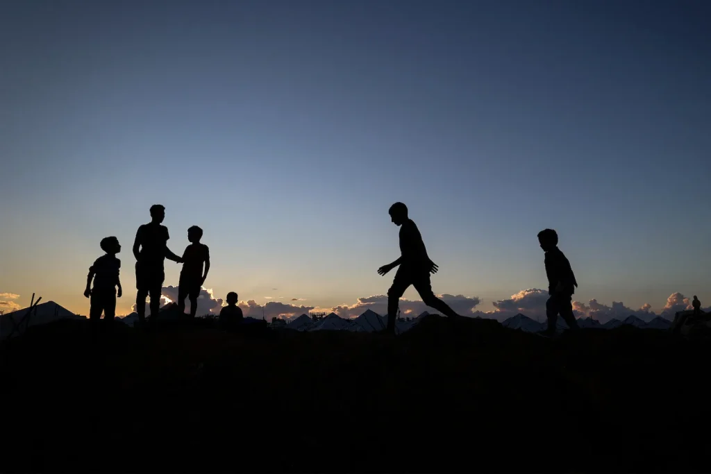 Хегсет столкнулся с вопросами о столкновении с лодкой и скандалом Signalgate