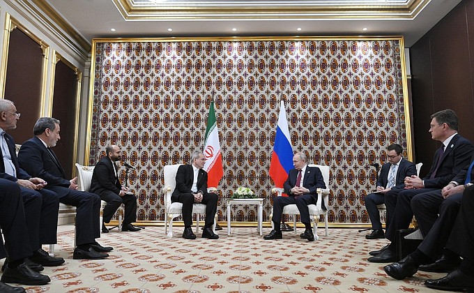 Встреча с Президентом Ирана Масудом Пезешкианом Встреча с Президентом Ирана Масудом Пезешкианом