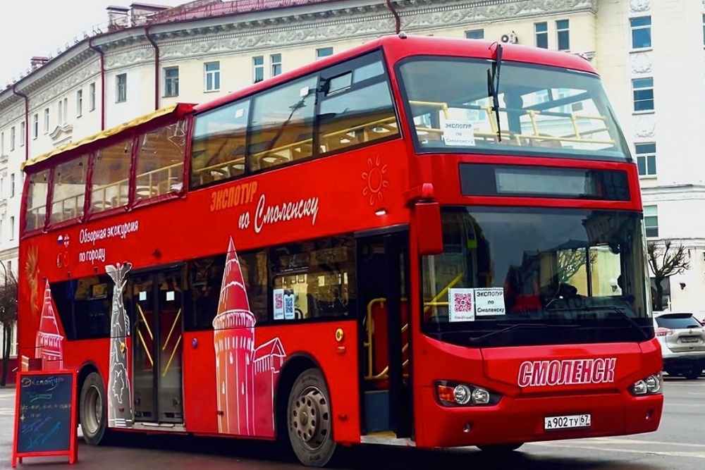 По Смоленску курсирует “Красный автобус” По Смоленску курсирует “Красный автобус”