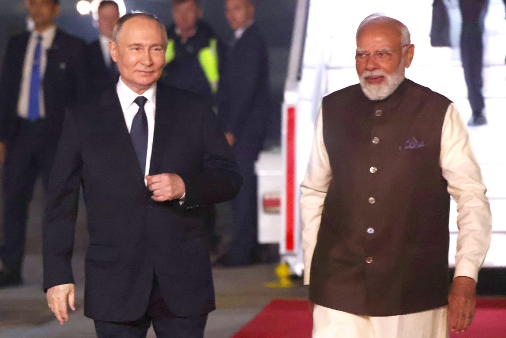 Путин: В России изучают опыт Индии в импортозамещении и локализации производств