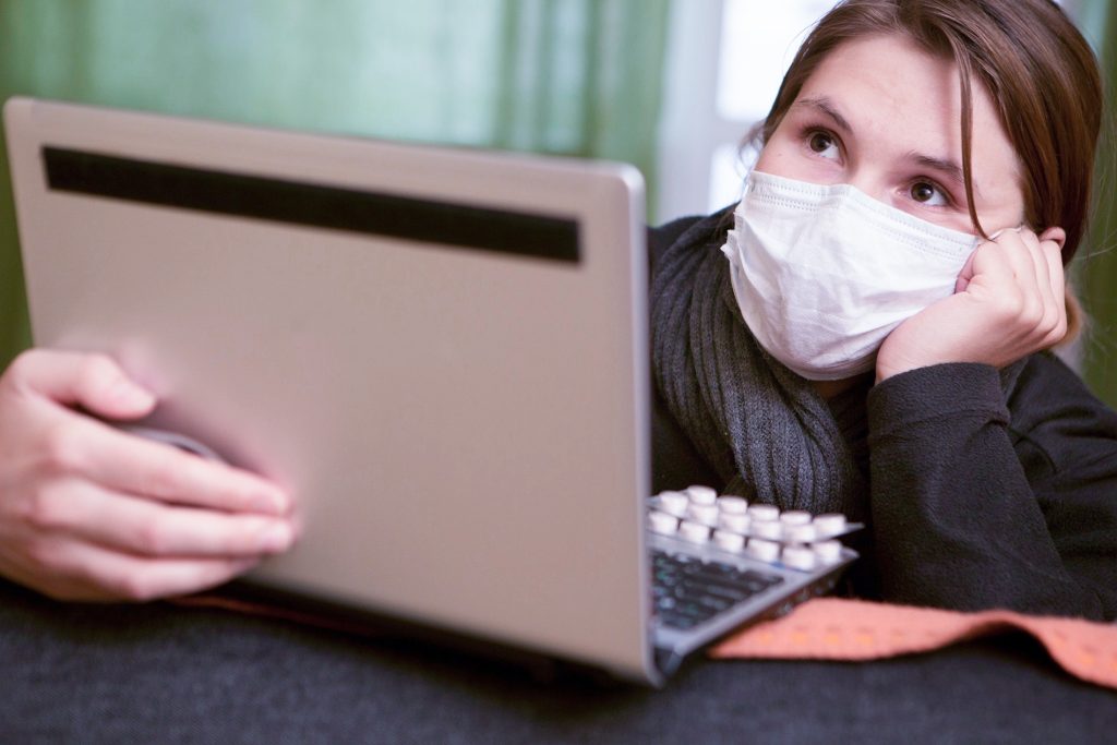 Какие документы нужны самозанятому, чтобы оформить больничный? Соцфонд представил список